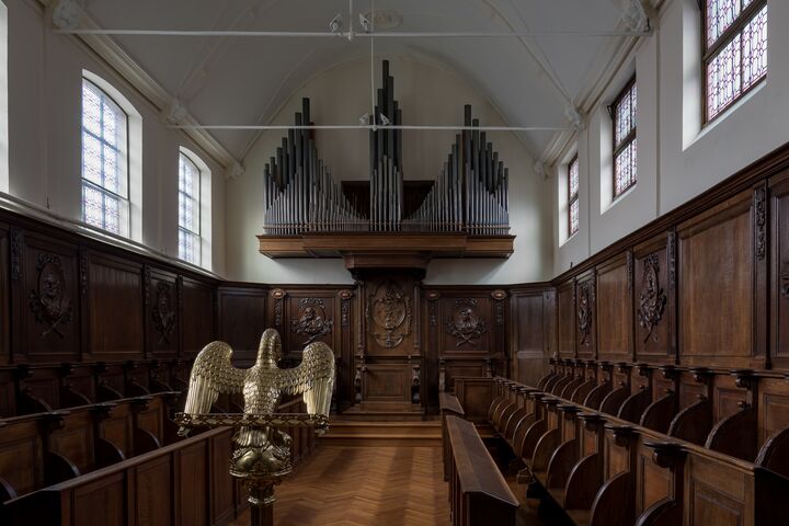 De Sint-Godelieveabdij is een historische site en beschermd monument met drie binnentuinen, gelegen tussen het station en ‘t Zand. De site heeft een oppervlakte van 11.000 m2. De Sint-Godelieve benedictinessen werden gesticht in de 12de eeuw in Gistel, voortvloeiende uit het martelaarverhaal van Godelieve. Sint-Godelieveabdij (kapel) 2 © Lea Winkeler