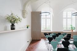 Sint-Pietersabdij_Meetingroom_Vrouwenmantel (c) Yuri_Andries