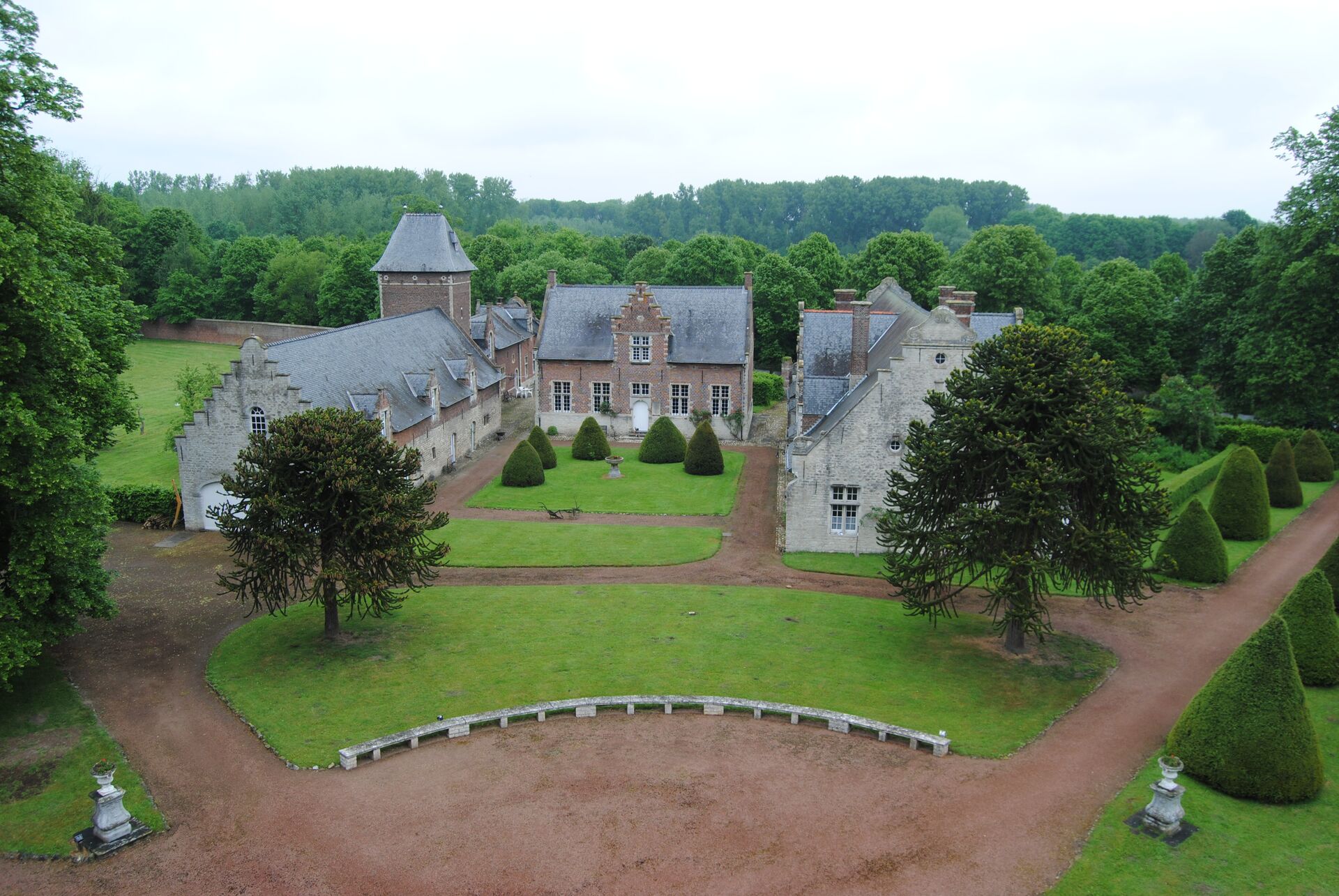 Over the summer 2019, VISITFLANDERS acquired the Steen castle in Elewijt, better known by its nickname ‘the Rubens castle’. The Flemish Master and his wife Hélène Fourment called it their home during five years of their life. This century-old castle had been private property for more than 7 decades. With the support of the Flemish Government, we took the unique opportunity to buy it and turn it into public heritage. Rubens Castle Elewijt 059