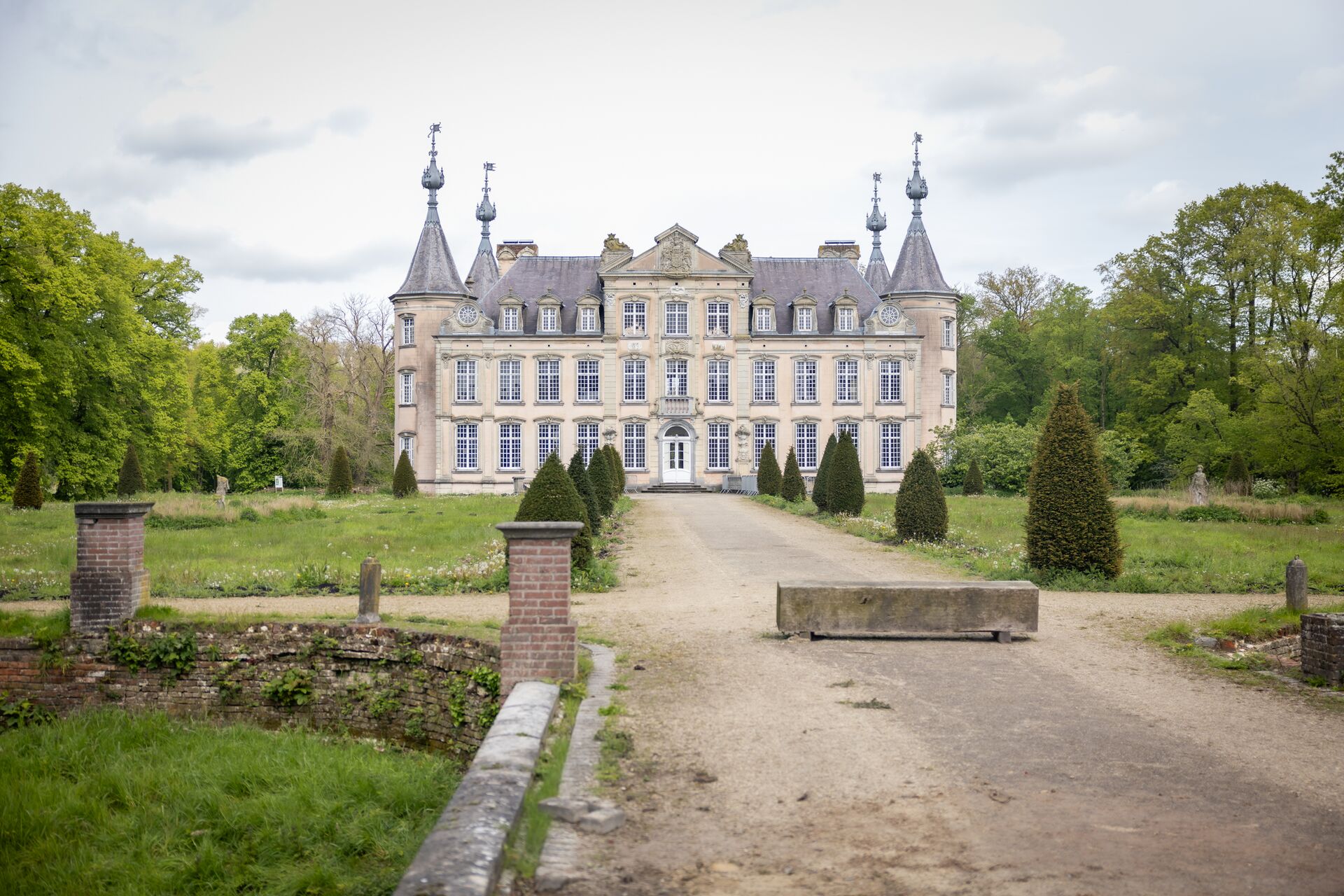 Panoramisch beeld van het Kasteel Poeke.