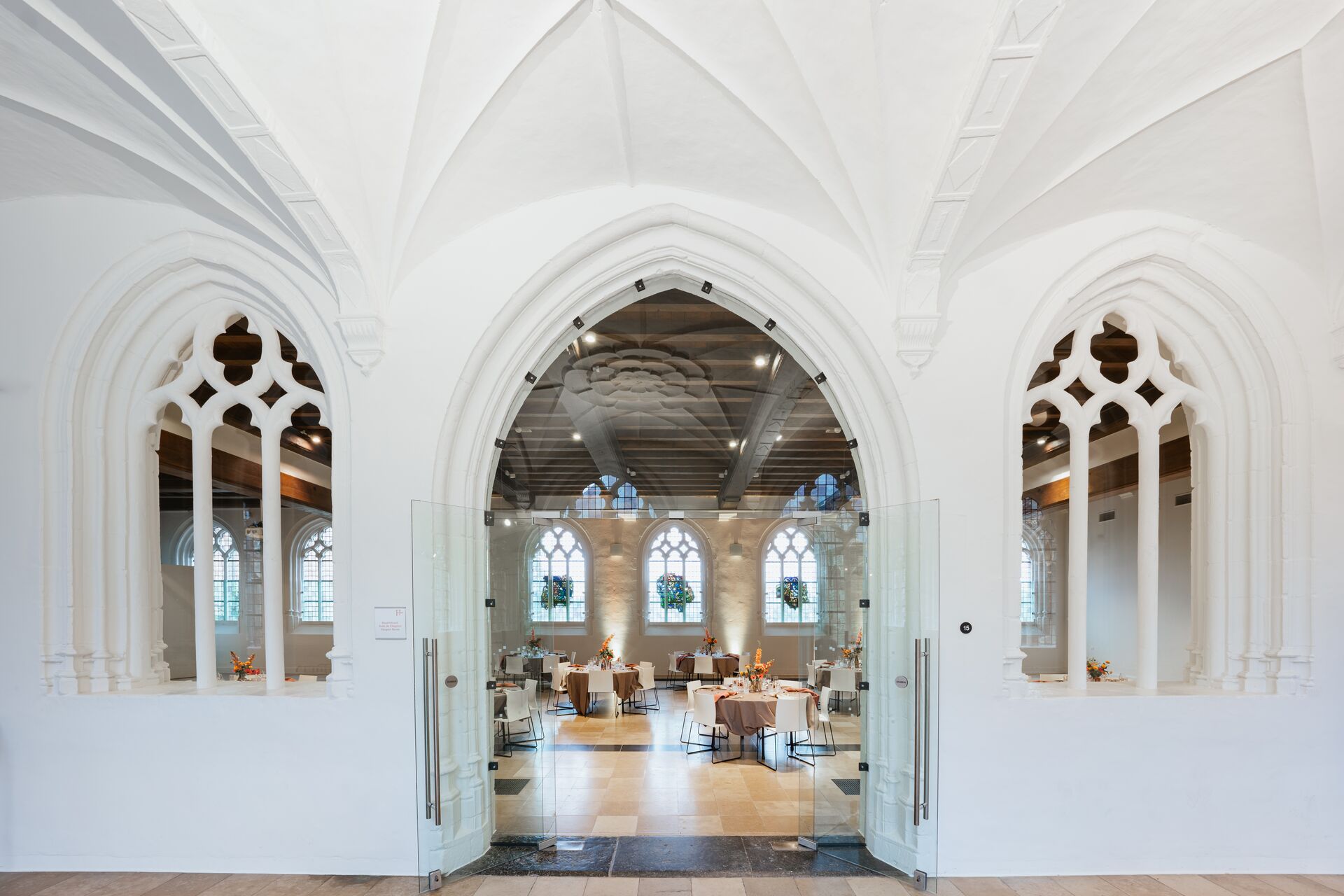 St Peter’s Abbey is partly occupied by cultural, historical and photographic exhibitions organized by Historical Houses Ghent. You can use the other halls "Kapittelzaal" and "Refter" for public or private events. The "Bibliotheekzolder" is located outside of the tourist circuit, therefore giving you the opportunity to use it during the daytime. This room is suitable for concerts, lectures, receptions and dinners. Sint-Pietersabdij_Kapittelzaal (c) Yuri_Andries