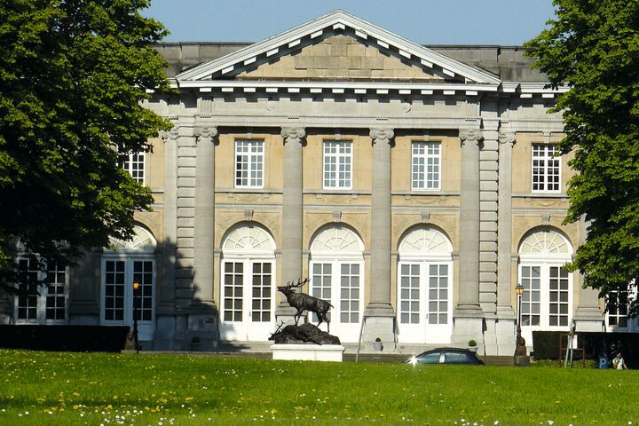 Le Palais de l'Afrique du Musée Royal de l'Afrique Centrale est un lieu historique unique dans le cadre paisible et verdoyant de Tervuren. Le Palais de l'Afrique du Musée Royal de l'Afrique Centrale est un lieu historique unique dans le cadre paisible et verdoyant de Tervuren.