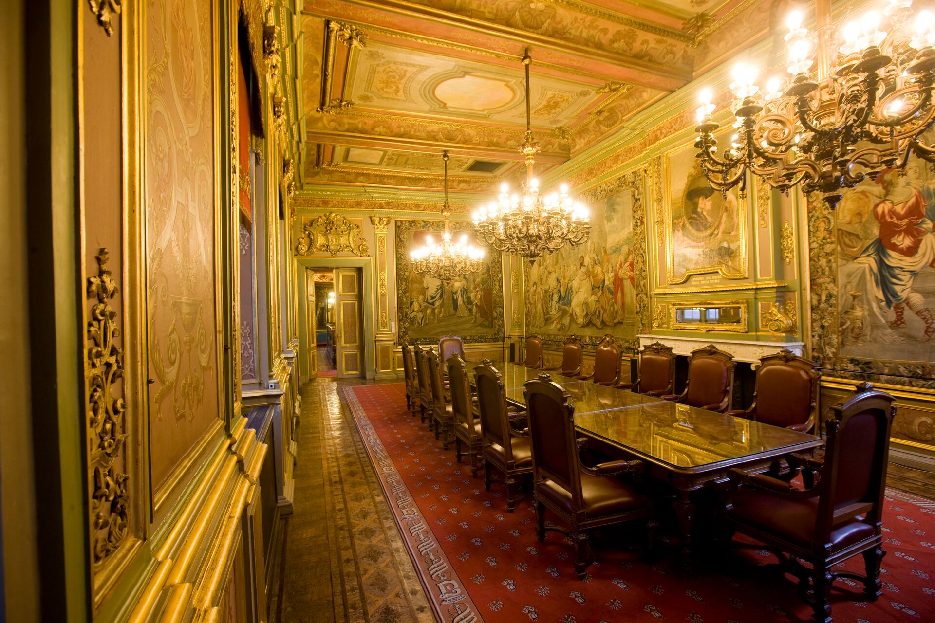 Brussels has a great historical, architectural, gastronomical, and cultural wealth, but it has much more to offer!