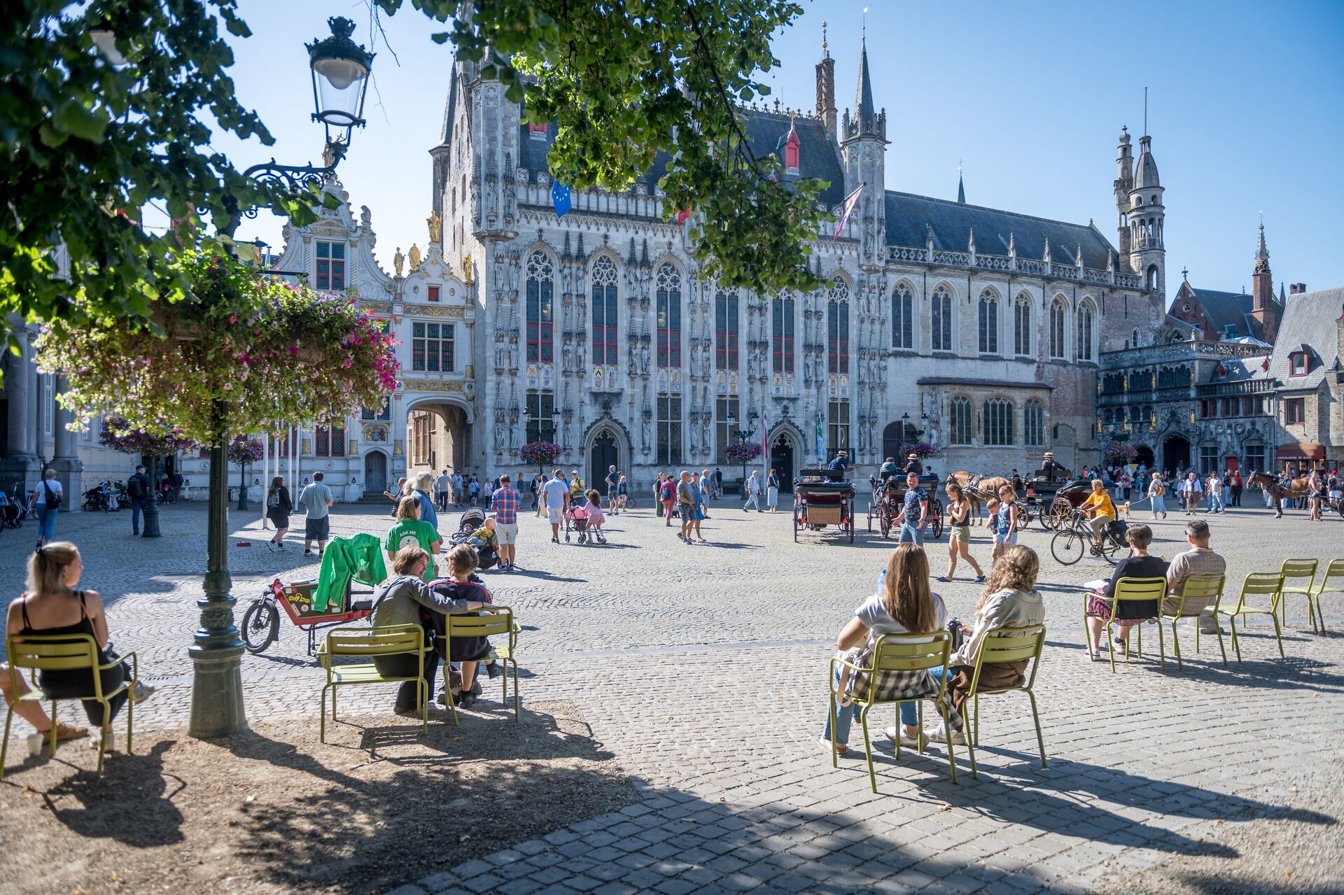 Meestertocht Brugge: De plekken met Vlaamse Meesters zijn geen eilandjes op zichzelf. Integendeel, tussen tal van bestemmingen hangt een prachtige rode draad. Stadhuis Brugge (c) Jan Darthet