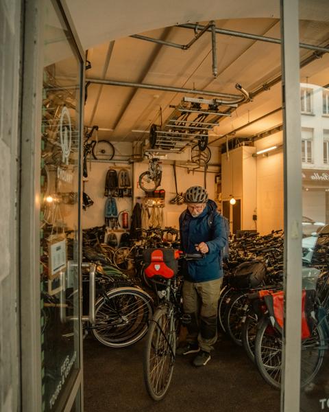 Iconic Cycle Routes | Icoonfietsroutes - Veggie Wayfarer 