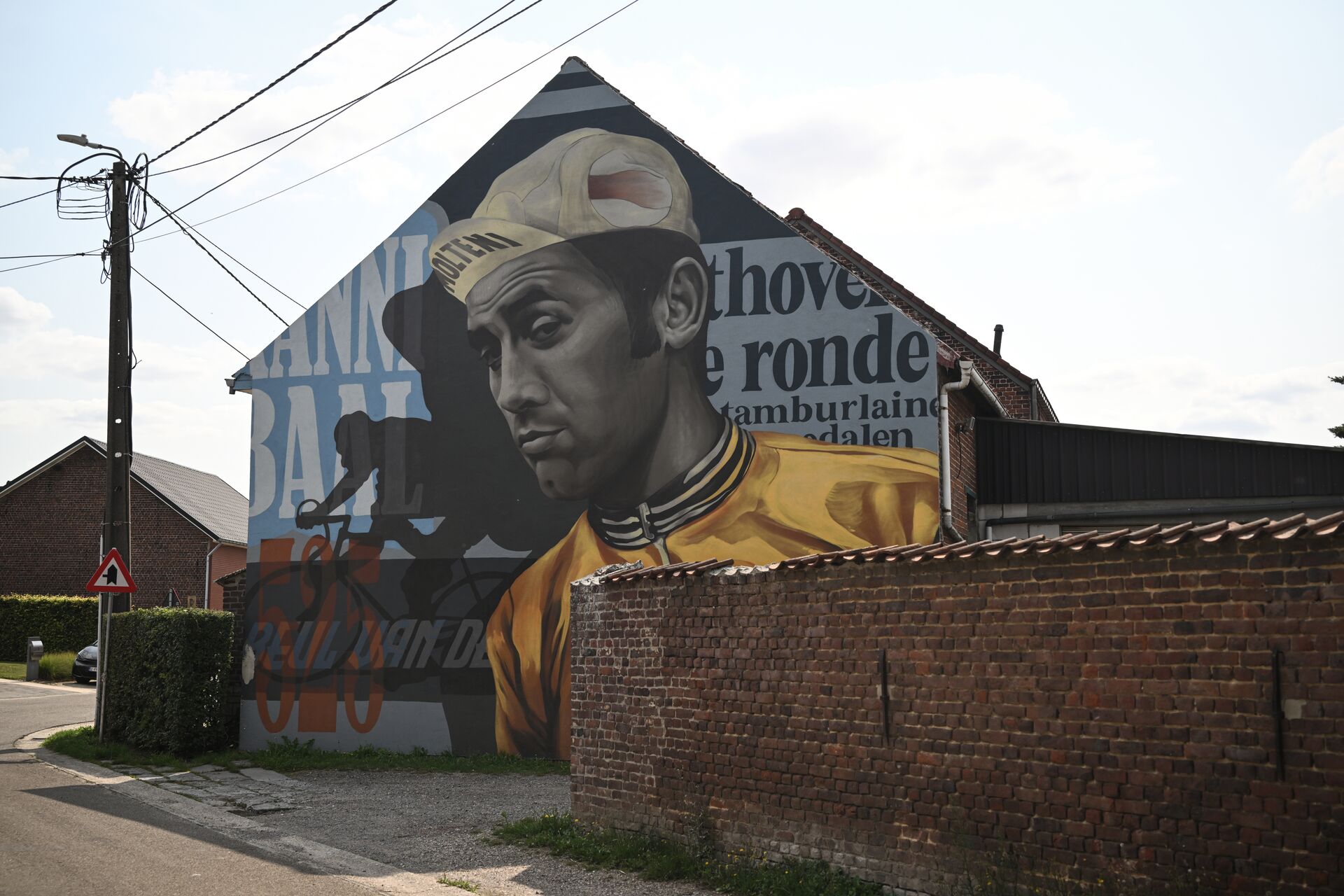 CYCLING IN FLANDERS Eddy Merckx mural (c) Grinta!