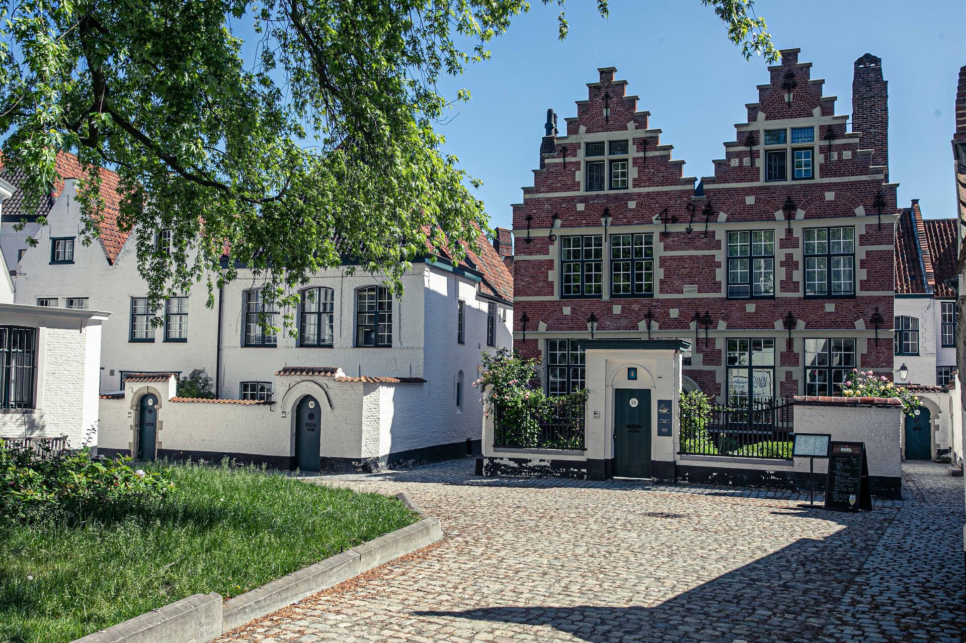 Begijnhof (c) Bas Bogaerts