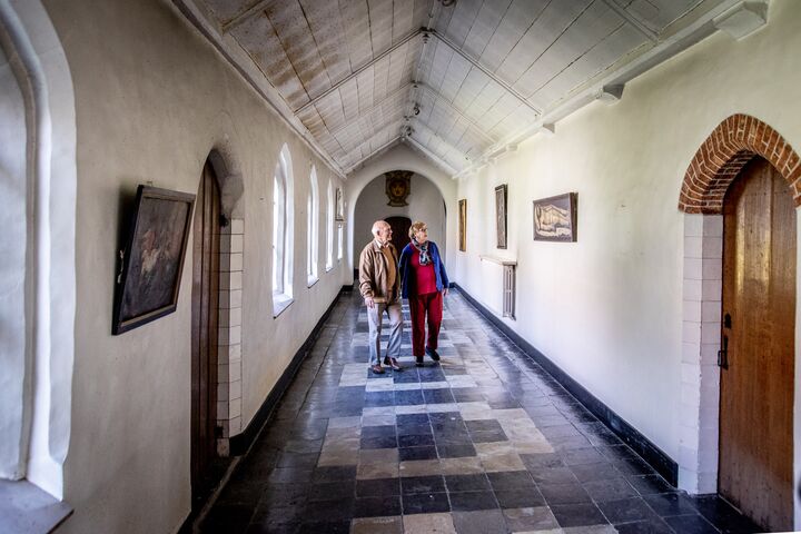 De Sint-Godelieveabdij is een historische site en beschermd monument met drie binnentuinen, gelegen tussen het station en ‘t Zand. Sint-Godelieveabdij-37 © Thomas De Boever