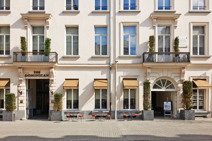 The Dominican is a hotel in the heart of Brussels. The Dominican offers indulgent hospitality in an environment that pays homage to the past while embracing the future.
The Dominican is een hotel in het hartje van Brussel. The Dominican biedt verwennende gastvrijheid in een omgeving die eer betoont aan het verleden en tegelijk de toekomst omarmt. The-Dominican-Brussels-1 © The Dominican