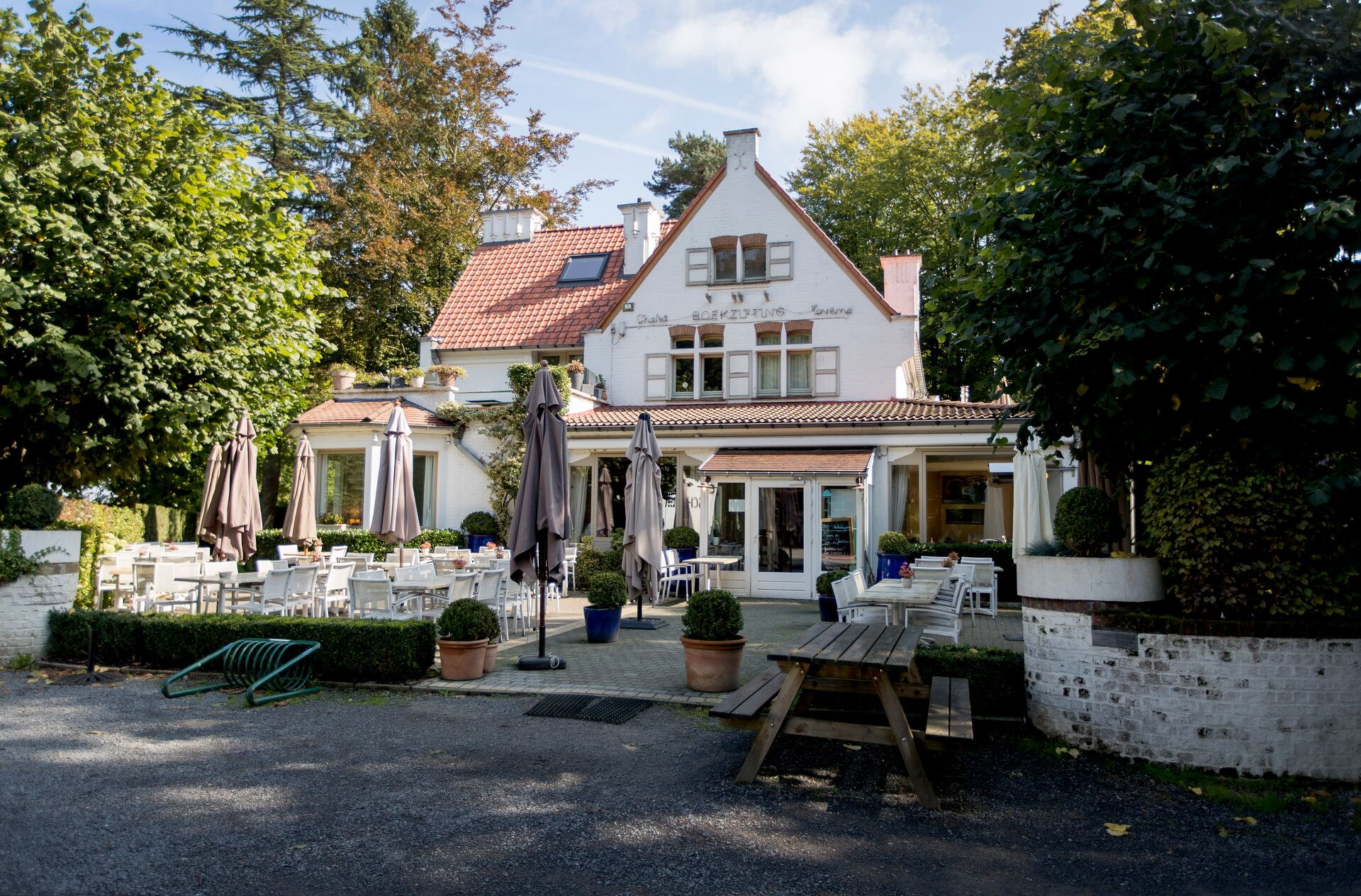 Het Muziekbos is een natuurgebied op de Muziekberg in de Vlaamse Ardennen in Zuid-Oost-Vlaanderen (België). Het Muziekbos is 52 hectare groot en sluit aan op het 57 hectare grote Sint-Pietersbos. Het ligt ten noordoosten van Ronse en dit domeinbos wordt beheerd door de Vlaamse overheidsdienst Agentschap voor Natuur en Bos. Muziekbos_Bistro Boekzitting© David Samyn voor Toerisme Oost-Vlaanderen