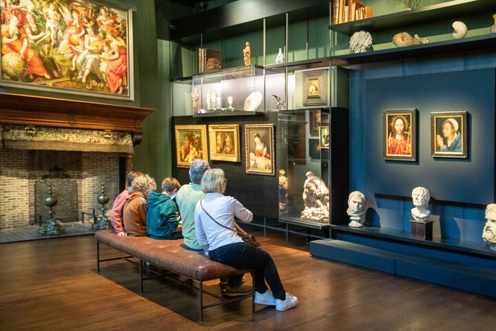 (c) KBC-Antwerpen, Museum Snijders & Rockoxhuis 6 - portret jonge vrouw en hond - Catharina van Hemessen (vitrinekast)