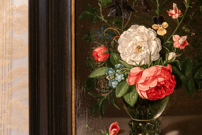 Vrouwelijke Vlaamse Meester in Museum Mayer van den Bergh Clara Peeters - Detail Bloemen in een vaasje met sprinkhaan en kikvors - collectie Museum Mayer van den Bergh (c) Ans Brys