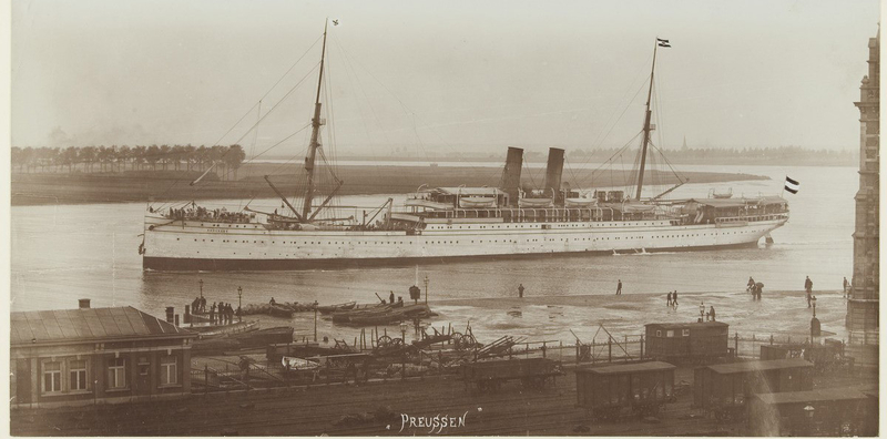 Passagiersschip Preussen op de Schelde aan het Loodswezen ca. 1891 1895. Foto Hugo Piéron Loodts. MAS Maritieme collectie