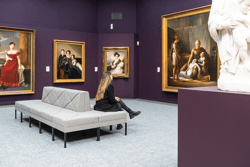 Ontdek de Vlaamse primitieven, neoclassicisme, expressionisme en moderne kunst in het Groeningemuseum. Geniet van de topstukken van Jan van Eyck, Memling, Magritte, Raveel en meer, en van tijdelijke tentoonstellingen. Groeningemuseum (c) 2022_MB_Stadsfotograaf (9)
