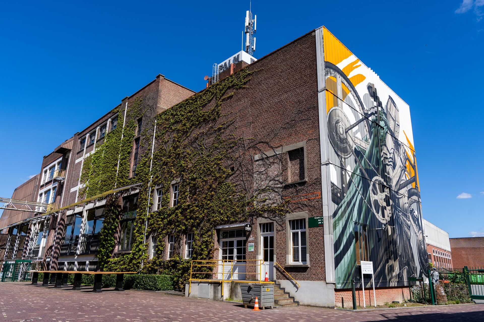 Mural_Palm_22©Bart Van Eynde