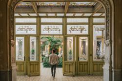 Stap binnen in de betoverende wereld van het voormalig internationaal meisjespensionaat in Onze-Lieve-Vrouw-Waver. Laat je leiden langs indrukwekkende hoogtepunten van het historische gebouwencomplex en bezoek de adembenemende wintertuin in art-nouveaustijl uit 1900. Wintertuin Ursulinen (c) Inneke Gebruers