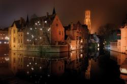 Rozenhoedkaai met winterse sfeerverlichting Christmas in Bruges 08 © Toerisme Brugge copyright always obligatory
