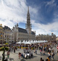 Brusselse Grote Markt met terrassen Belgian beer weekend 11 © Milo Profi copyright always obligatory