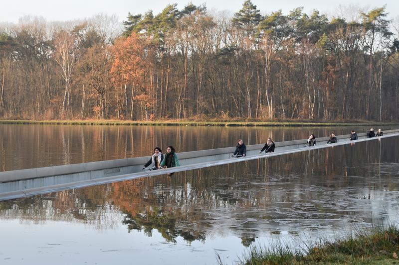 Beelden uit de fotoreportage MICE
cycling through water Domein Bokrijk © Luc Hilderson