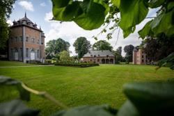 Een riant kasteel met dito domein dat het levenslicht zag in de 16de eeuw. Rozentuin kasteel Coloma (c) Toerisme Vlaams-Brabant vzw Lander Loeckx (2)