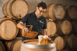 Lambiekland is geen fysieke, op zichzelf staande locatie, maar een toeristisch concept en een digitaal platform gelanceerd door Toerisme Vlaams-Brabant en Toerisme Vlaanderen. Het vertegenwoordigt de gehele beleving rondom lambiekbieren in de unieke regio van het Pajottenland en de Zennevallei, ten zuidwesten van Brussel.
Het doel van 'Lambiekland' is om deze regio, de bakermat van het bier van spontane gisting, internationaal te promoten als culinaire en culturele bestemming. Lambiekland 3 fonteinen Beersel (c) Cliff Lucas (2)