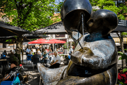 A friendly city in an friendly province; Limburg’s beating heart. Hasselt welcomes you with open arms. Indulge in jenever and speculaas, Europe’s largest Japanese garden, pleasant squares, heritage buildings such as St. Quentin Cathedral and Herkenrode Abbey, contemporary art and above all, a wealth of food and drink. Hasselt features many excellent culinary options. Its honorary title of “Capital of Taste” is well-earned. Hasselt (c) Visit Hasselt (8)