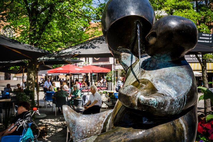 A friendly city in an friendly province; Limburg’s beating heart. Hasselt welcomes you with open arms. Indulge in jenever and speculaas, Europe’s largest Japanese garden, pleasant squares, heritage buildings such as St. Quentin Cathedral and Herkenrode Abbey, contemporary art and above all, a wealth of food and drink. Hasselt features many excellent culinary options. Its honorary title of “Capital of Taste” is well-earned. Hasselt (c) Visit Hasselt (8)