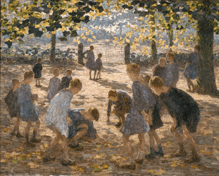 Jenny Montigny – De speelplaats Kinderen spelen onder door de zon gefilterde bomen, terwijl gouden bladeren om hen heen neerdwarrelen en een levendige, nostalgische scène creëren. Op de achtergrond zijn een poort en een stenen muur zichtbaar.