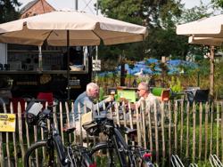Flanders by bike: Fietsroute 'Fietsen door de bomen' De Logt brouwerij en terras