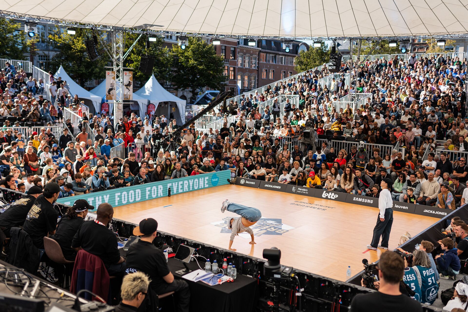 Een foto van het wereldkampioenschap breakdance in Leuven.