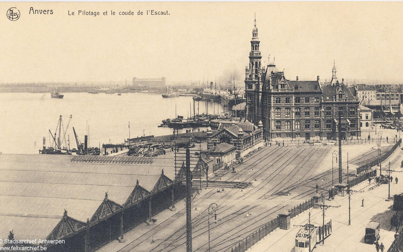 Anvers Le Pilotage et le coude de l&#039;Escaut. Postkaart_uitgave Nels foto Ern. Thill_panorama Tavernierkaai eerste kwart 20ste eeu