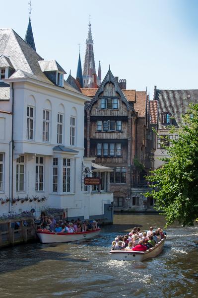 Walking through Bruges is like stepping into a medieval fairy tale. Children like fairy tales, no doubt they will like Bruges. A day in Bruges - the canals