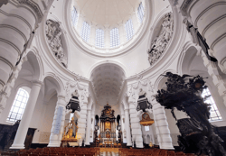 De Onze-Lieve-Vrouw van Hanswijk, ook Hanswijkbasiliek genoemd, is een basiliek in Mechelen.
De barokke bedevaartkerk is een ontwerp van Lucas Faydherbe. Het is een van de eerste koepelkerken in de Lage Landen. OLV van Hanswijkbasiliek (c) Eddy De Ron (6)