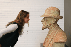 Collectie Mudel - bij elk gebruik collectiefkomst vermelden! Collectie mudel - Ontwerp portretbuste E.Clausmonument - Yvonne Serruys